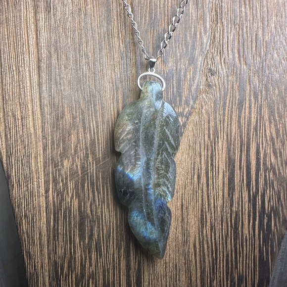 Long Rainbow Flash Labradorite Leaf Pendant Necklace on Stainless Steel Chain - Picture 9 of 13